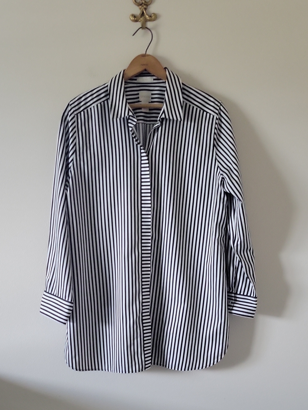 Chico's Black White Stripe No Iron Sateen Long Sleeve Button Down Size Large